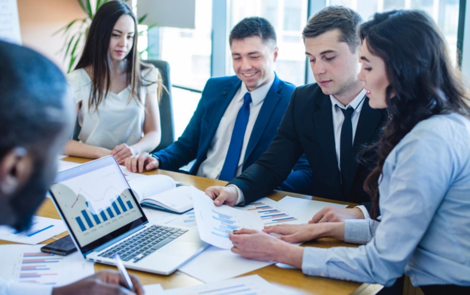 Professionelle Finanzberatung im modernen Büro